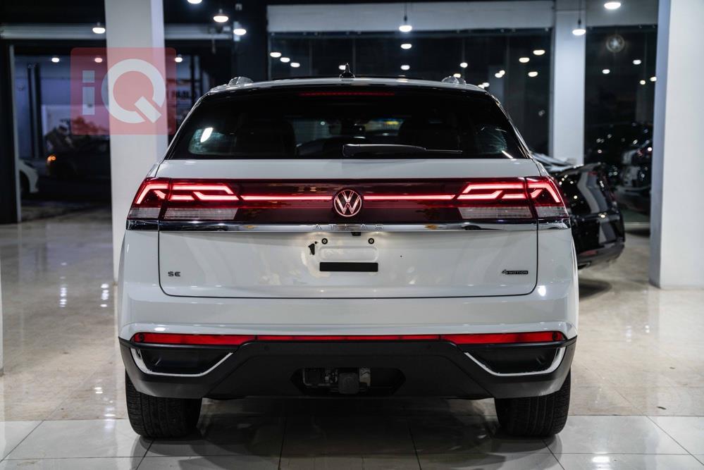 ڤۆڵکسواگن ئەتڵەس کرۆس سپۆرت